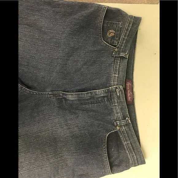 Gloria Vanderbilt - Picture 6 of 7